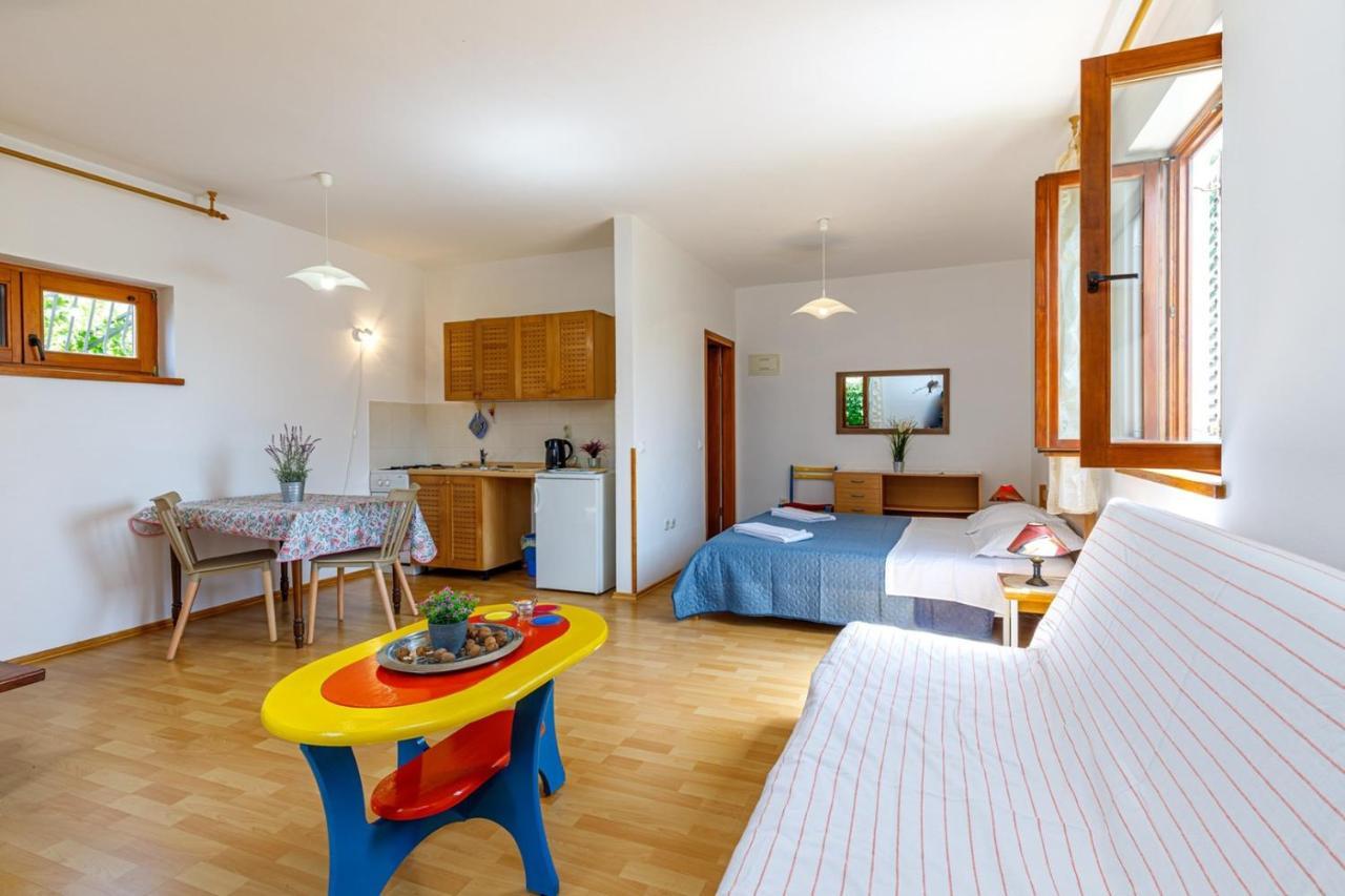 Apartments Pernar โปเรช ภายนอก รูปภาพ